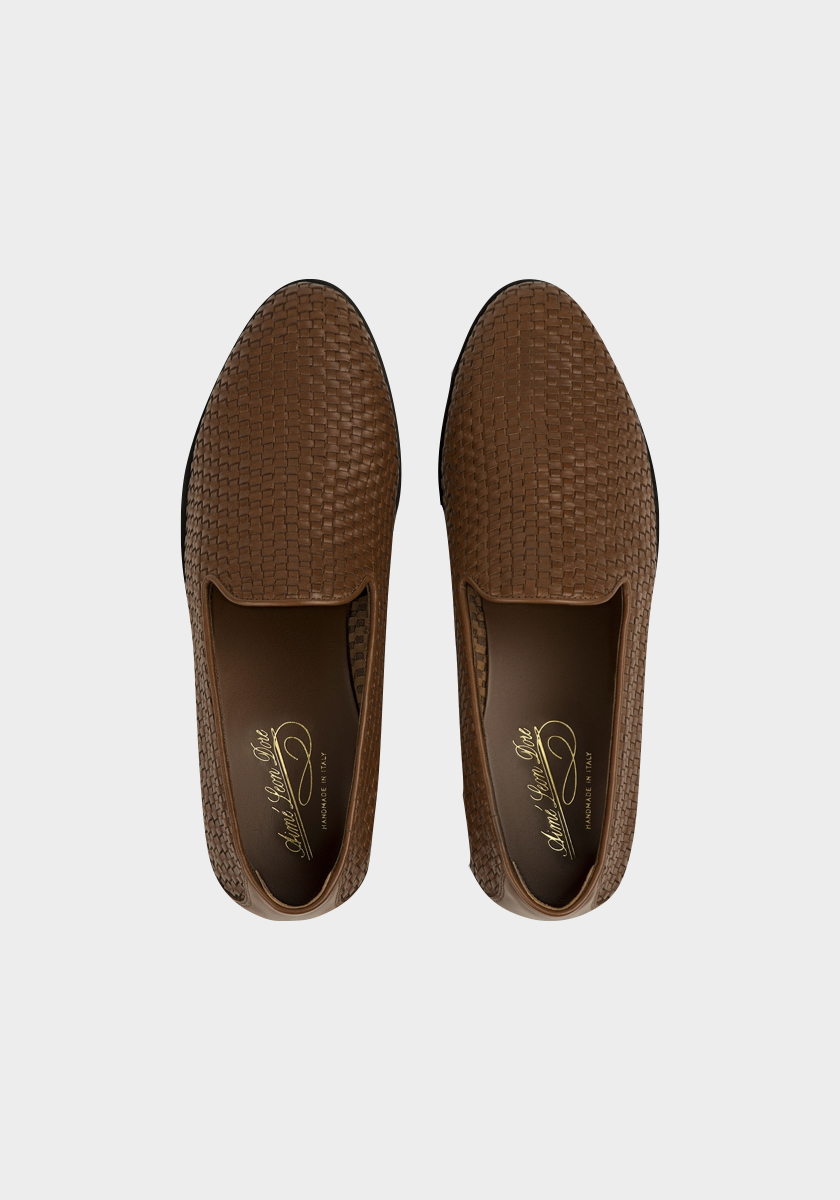 Sapatos, €555, AIMÉ LEON DORE.