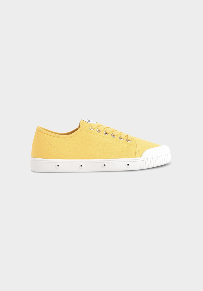 Ténis Low-top Canvas, €120, SPRING COURT.