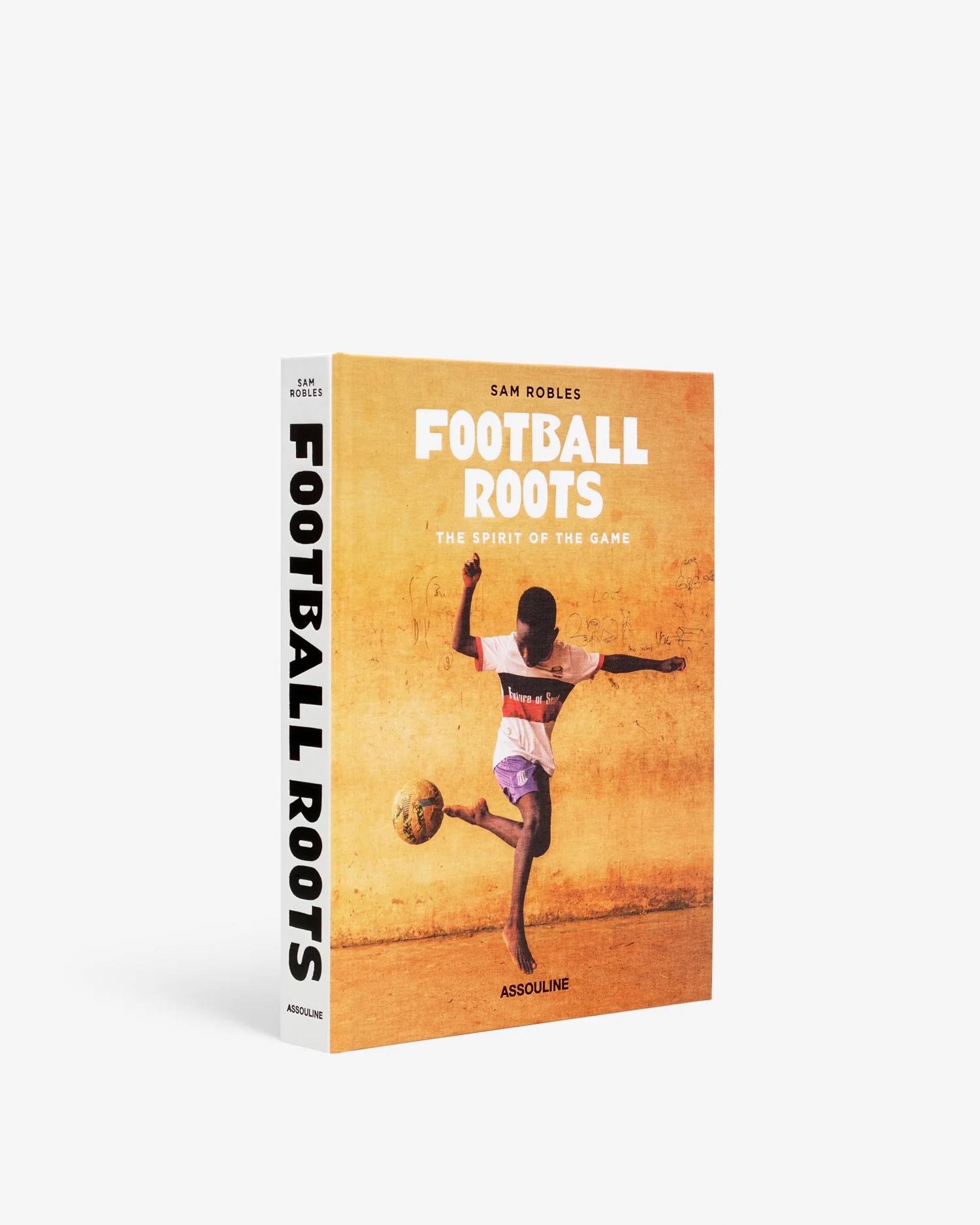 Livro Football Roots: The Spirit of the Game, da The Classics Collection, €120, Assouline, em Assouline.com.