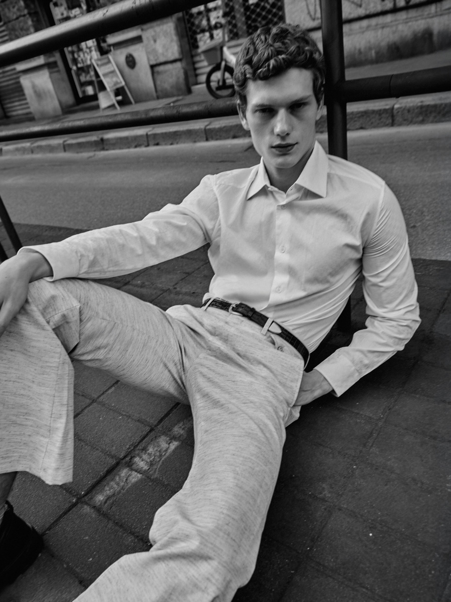 Imagem da esquerda: camisa, MISSONI. Chapéu, PAUL SMITH. Óculos, GUCCI. Imagem da direita: full look, LOUIS VUITTON.  