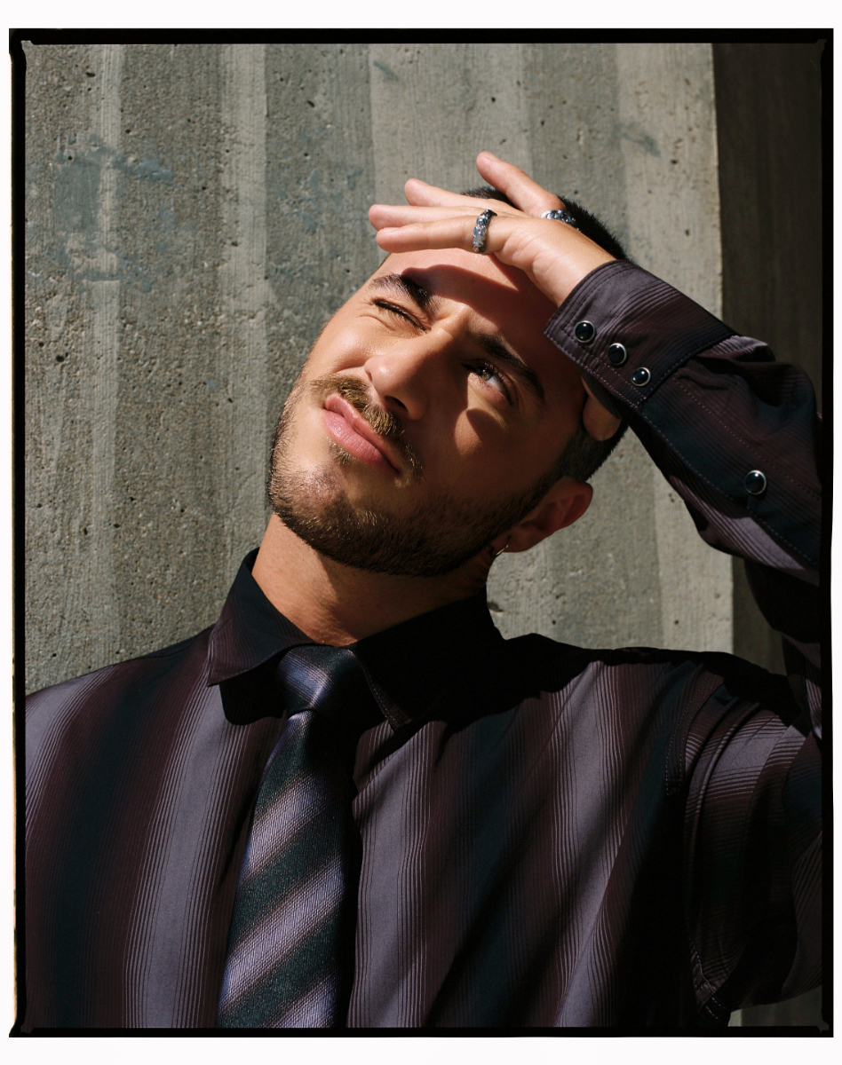 Full look, H&M ATELIER. Jóias, ALCINO SILVERSMITH.