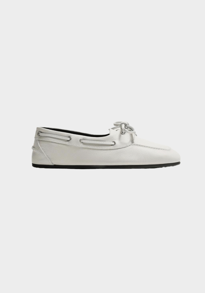 Sapatos, €69,95, ZARA.