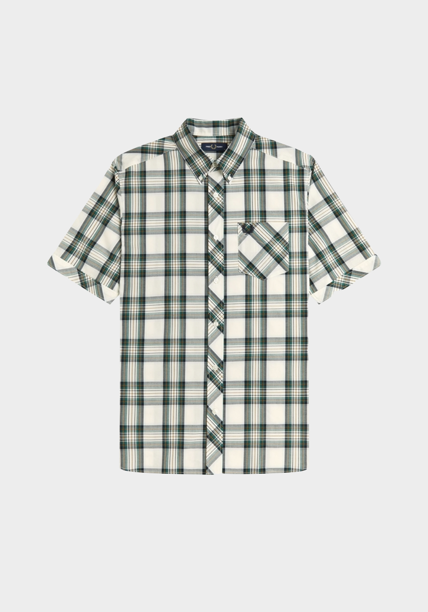 Camisa tartan clássico M2434, €130, FRED PERRY.