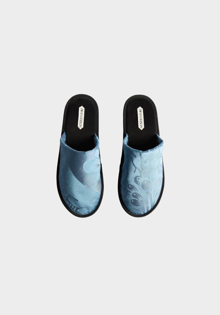 Sapatos, €690, JW ANDERSON.