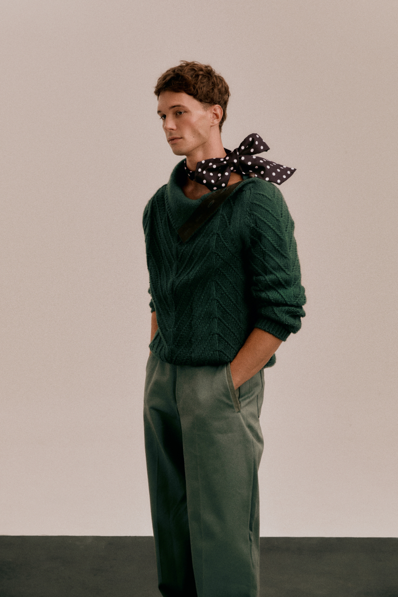 Full look, Zegna. Lenço, DOLCE & GABBANA.