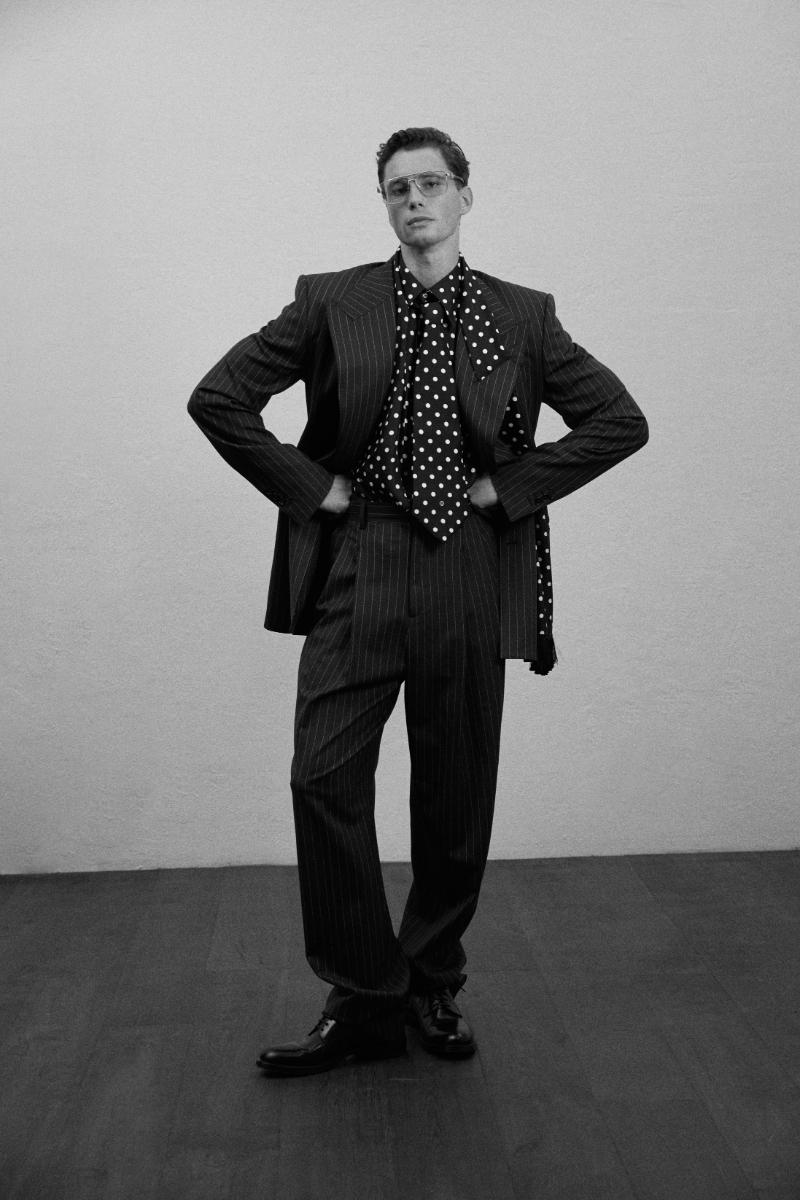 Full look, DOLCE & GABBANA.